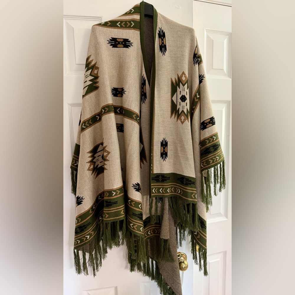 ✨ Rare Lucchese Alpaca Wool Cape – Made in Peru – OS- Excellent Condition ✨